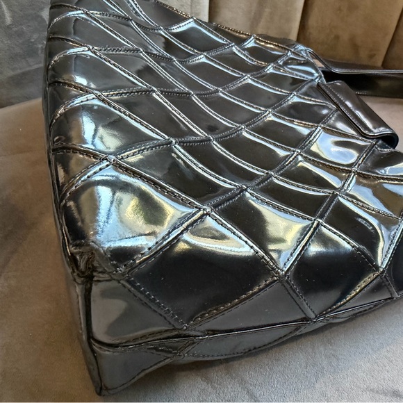 CHANEL Vintage Kelly Turn Lock Shoulder Bag - Picture 10 of 17